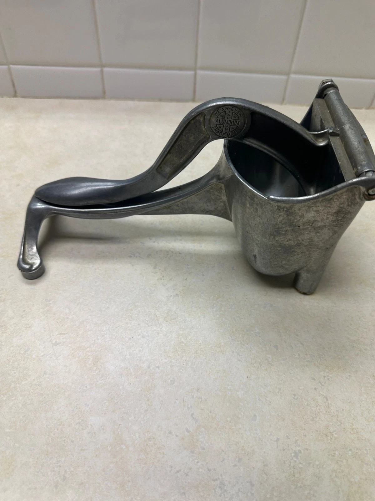 Vintage Wear-Ever Cast Aluminum Hand Citrus Juicer Squeezer Made in USA