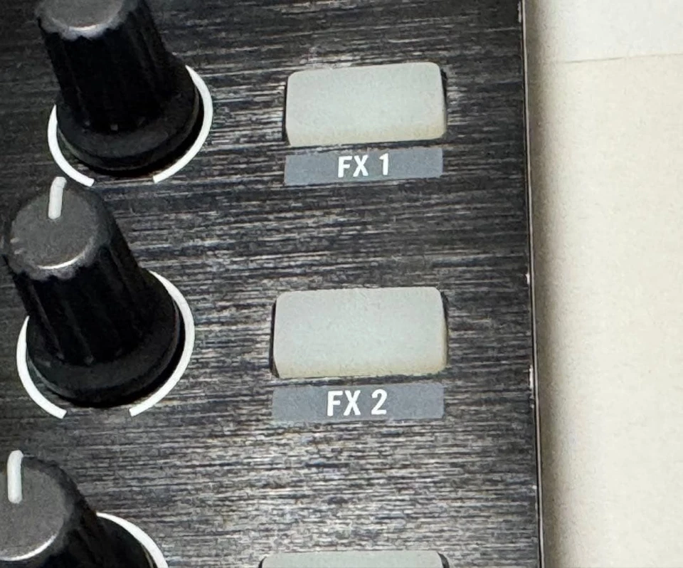 Native Instruments DJ Controller TRAKTOR X1 MK2 kostenloser Versand aus Japan - Bild 3 von 4