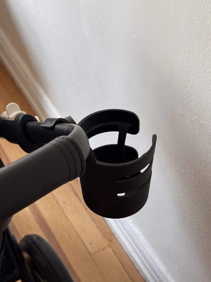 Cochecito Bugaboo Fox 3 + moisés, incrustación para recién nacido y estuche de viaje Foto 4 de 4