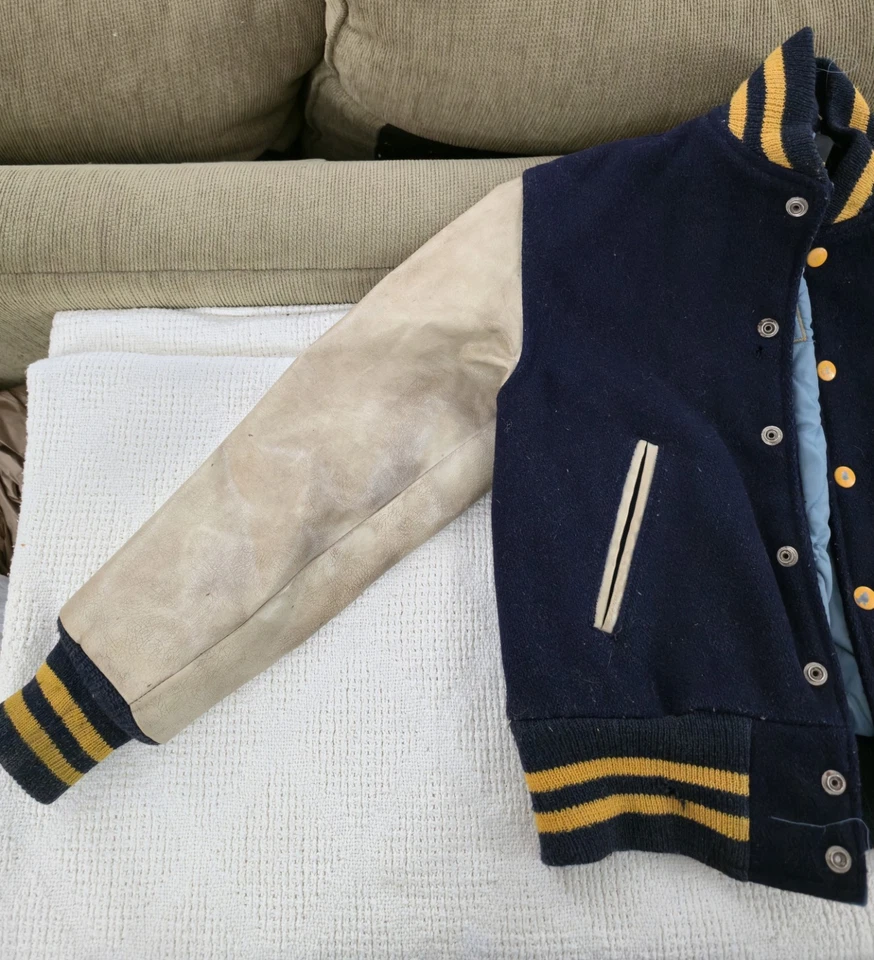 Chaqueta de Cuero de Colección Años 60 AUTÉNTICA RARA Notre Dame Naugalite Juvenil 14 ¡Usada! Foto 2 de 4