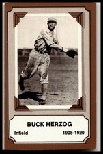 1975 Fleer Official Major League Patches Pioneers of Baseball #27 Buck Herzog