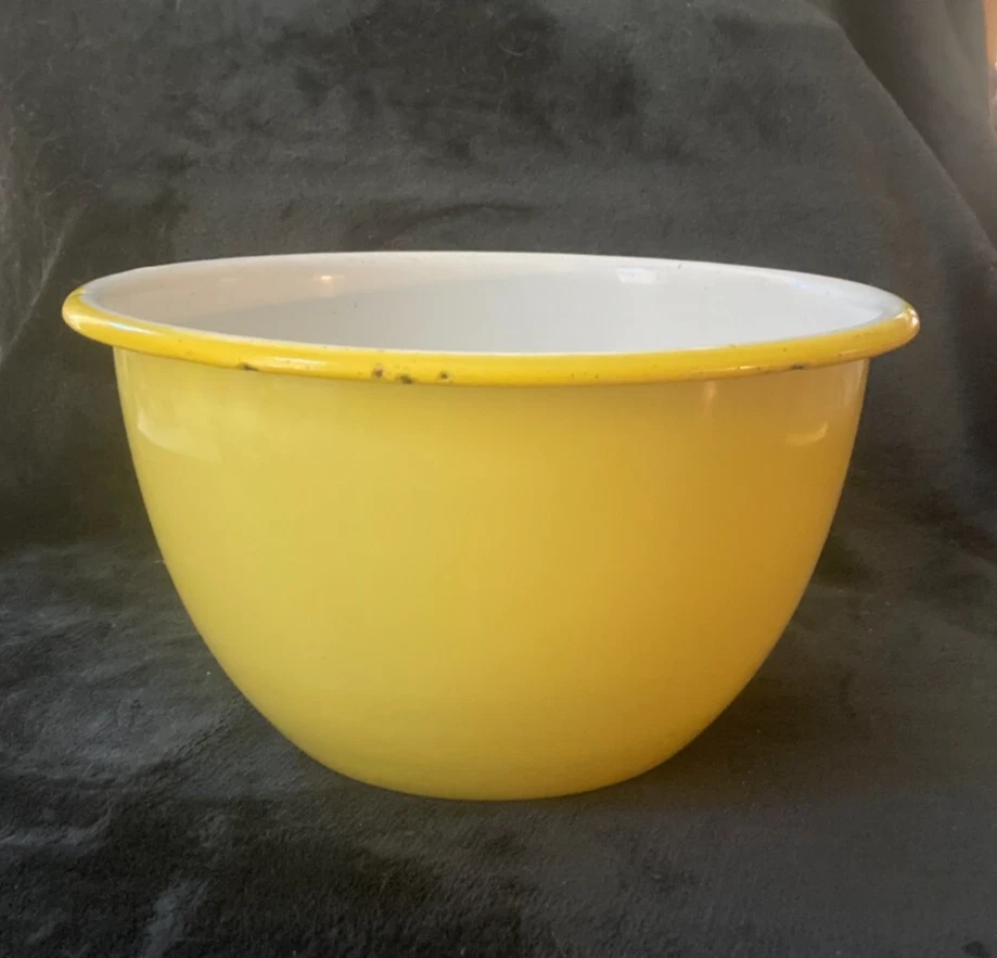 Vintage Enamel Bowl Yellow w/White Interior....Farmhouse/Country Mixing Bowl