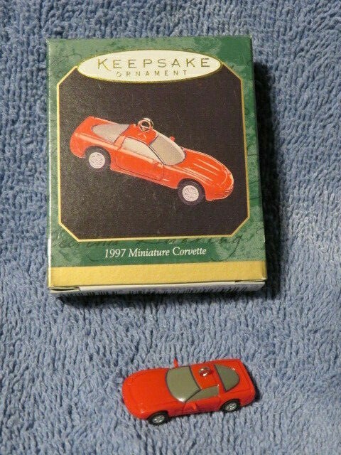 HALLMARK KEEPSAKE 1997 MINIATURE RED CORVETTE CHRISTMAS ORNAMENT