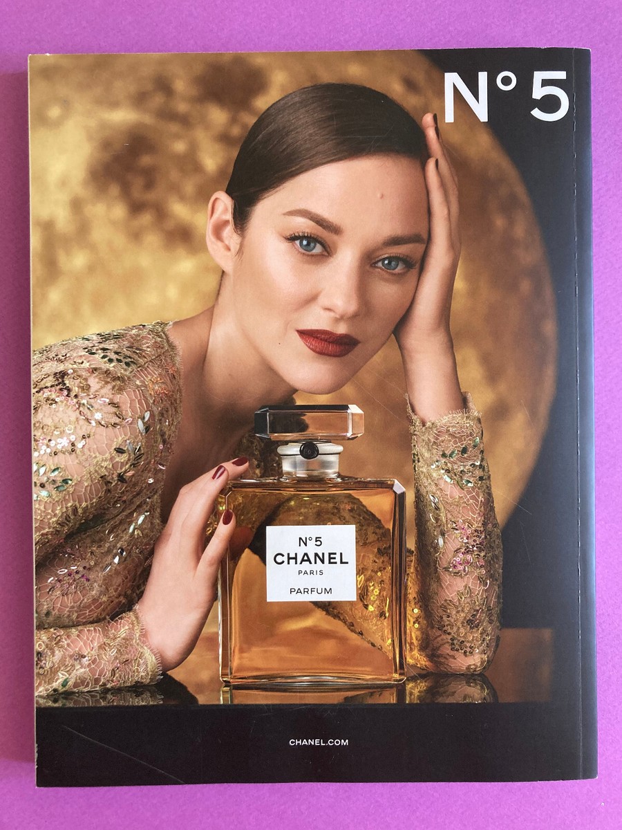 VOGUE Portugal 227 décembre 2021 the time issue magazine revue