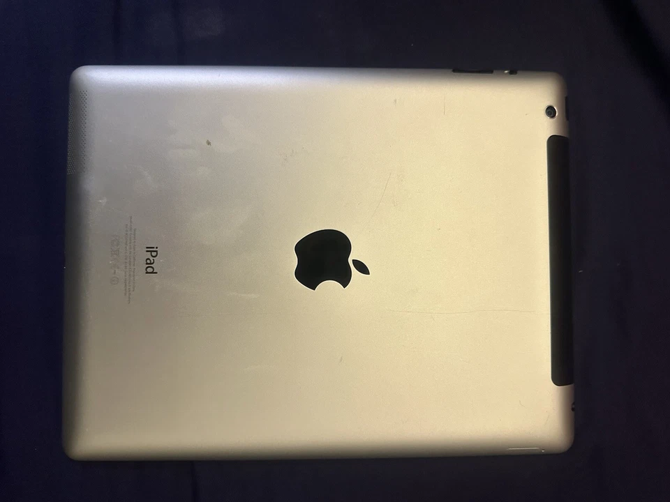 Apple iPad 2 - 16GB - White - PERFECT CONDITION - Image 4 of 4