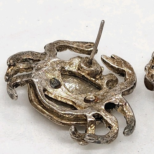 Pendientes de cangrejo vintage con poste perforado en tono plata - Imagen 10 de 14