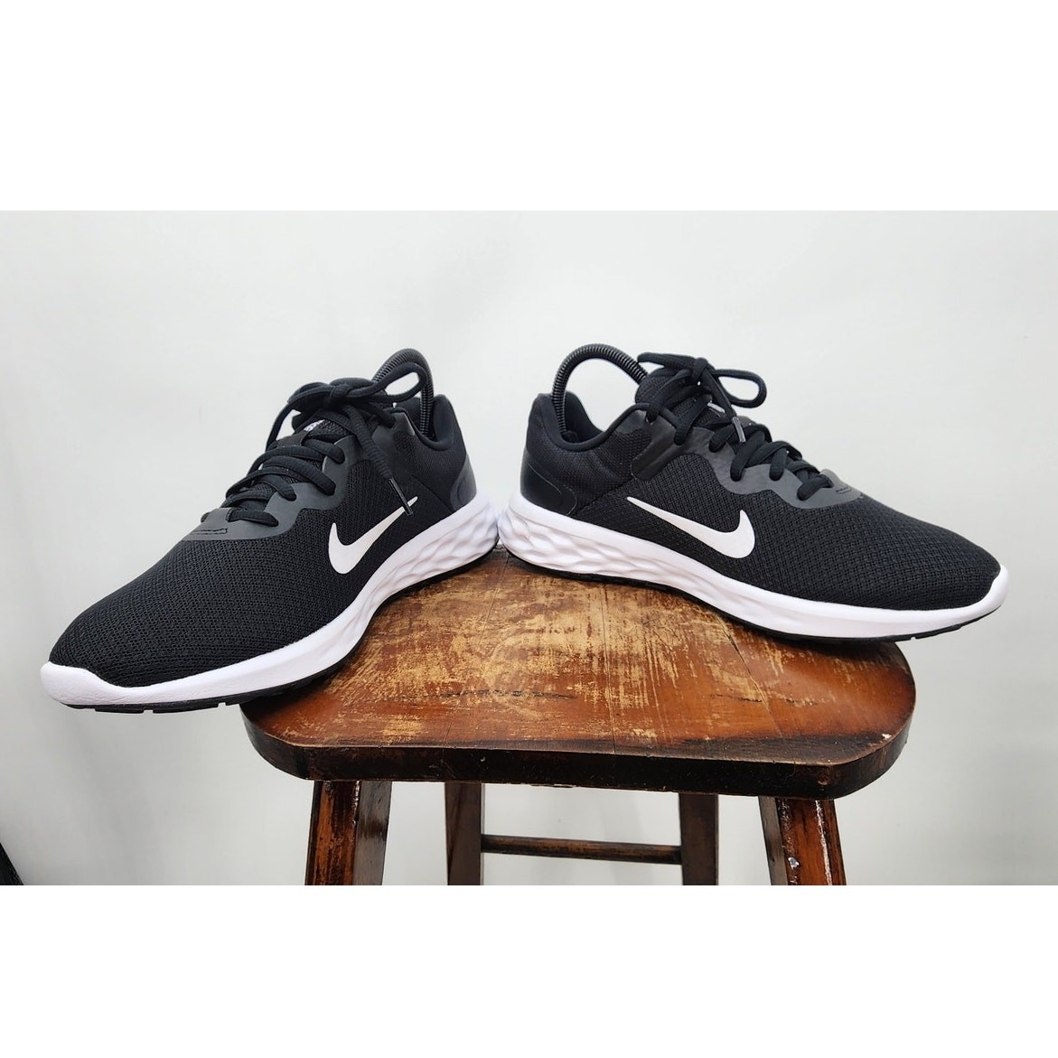 New Nike Revolution 6 Men's Running Shoes Size 7 Black White Running  thumbnail 6