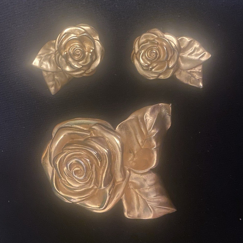 Gold Tone Rose Flower Metal Jewelry Set: Brooch Pin & Matching Earrings