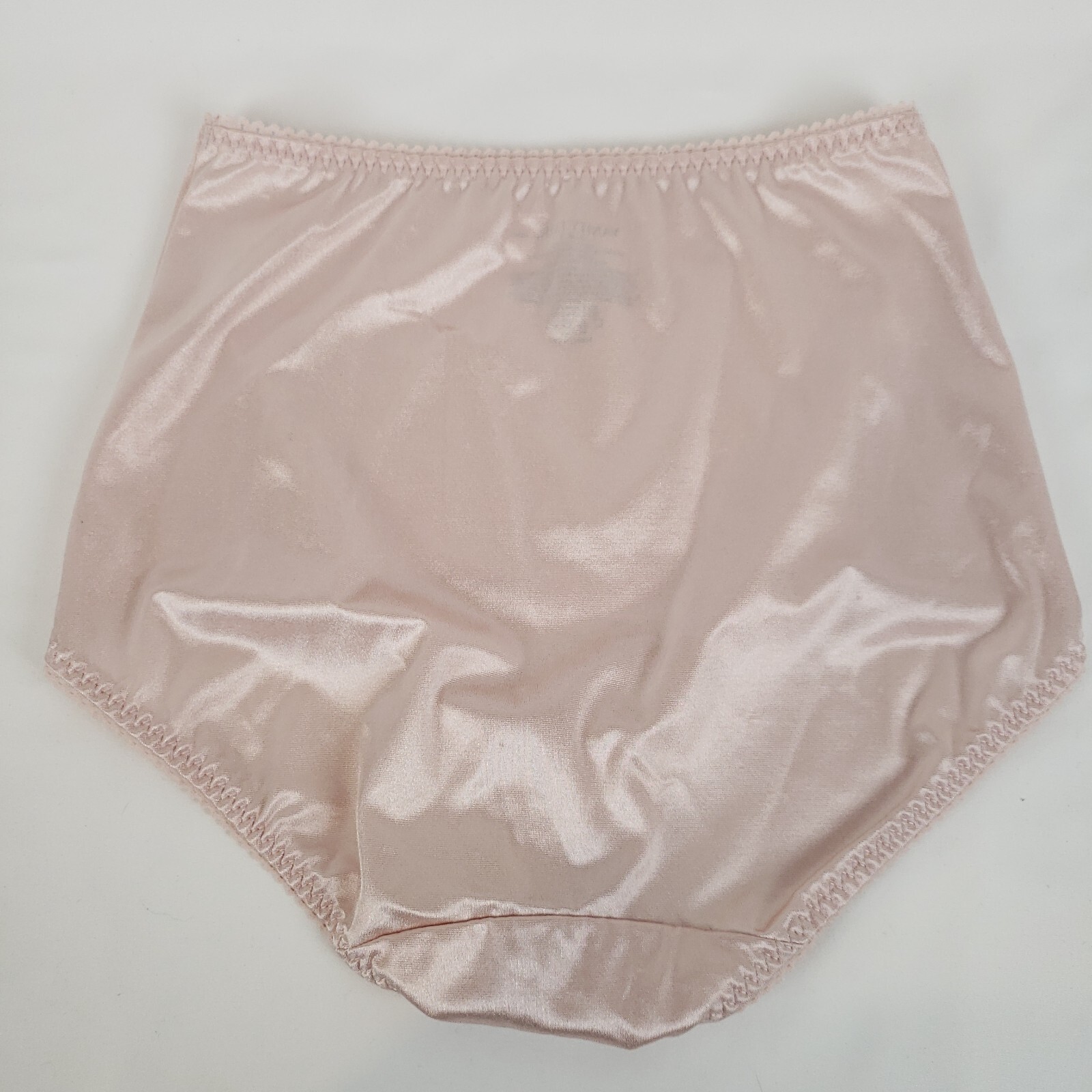 Vanity Fair Satin Panties Medium 6 Nylon Spandex Brief Blush Pink 40301