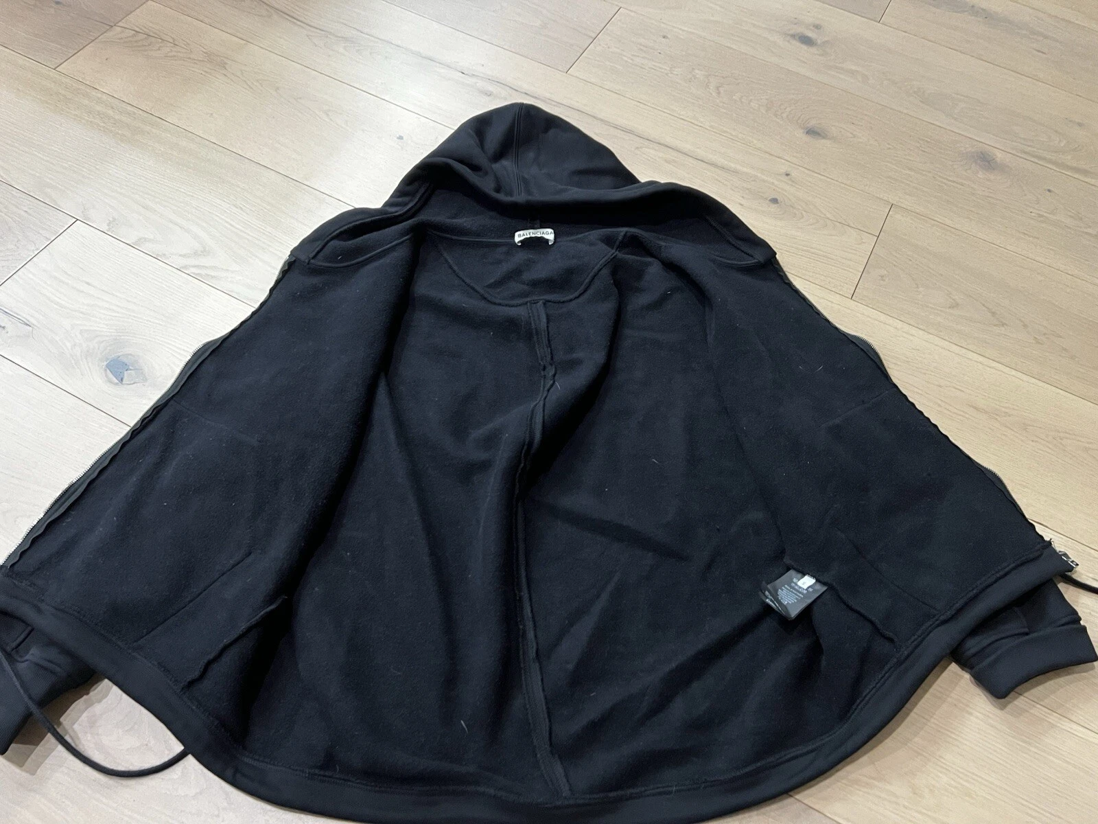 Balenciaga Giacca Nera con Cappuccio e Zip Taglia S