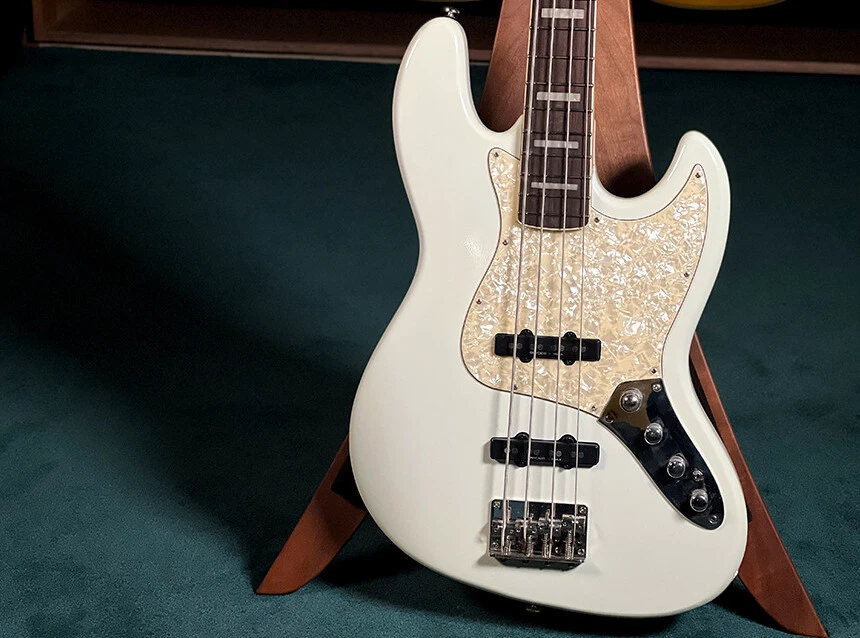 【アクティブベース】CLIVE T800 Snyder製のプリアンプを搭載したジャズベタイプT800っ！ CLIVE