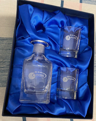 Burns Crystal Whiskey Set in Box. Auftragswerk von CIPCOG. Hinweis: Stopfen fehlt.