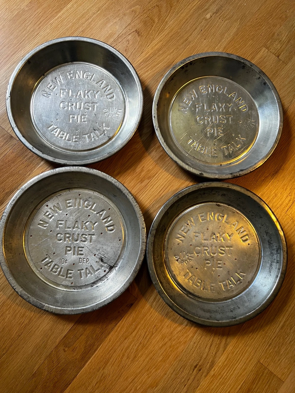 New England and Table Talk Flaky Pie Crust Pie Tins. Set of Four
Opens in a new window or tab