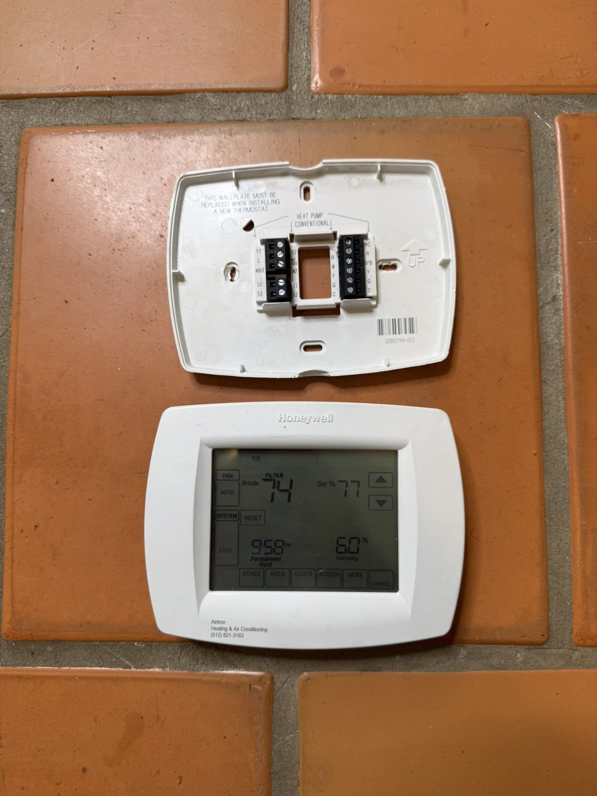 Honeywell TH8320U1008 7-Day VisionPRO 8000 Touchscreen Programmable Thermostat