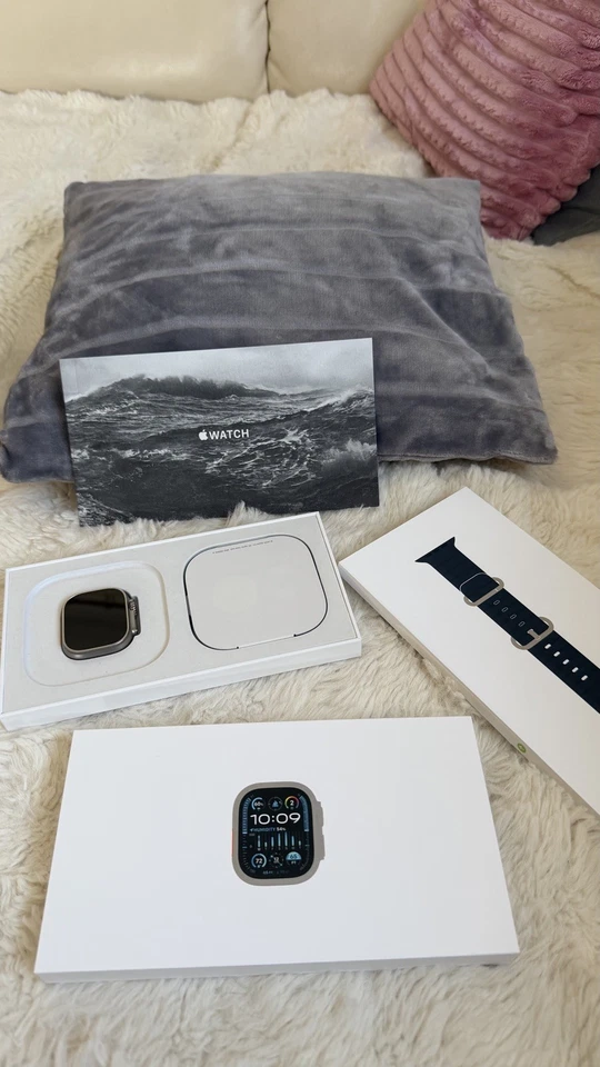 Apple Watch Ultra 2 49mm Titangehäuse - Bild 2 von 4