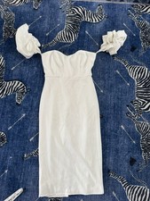 Vestido midi sin tirantes blanco Trendyol con detalles en mangas abullonadas