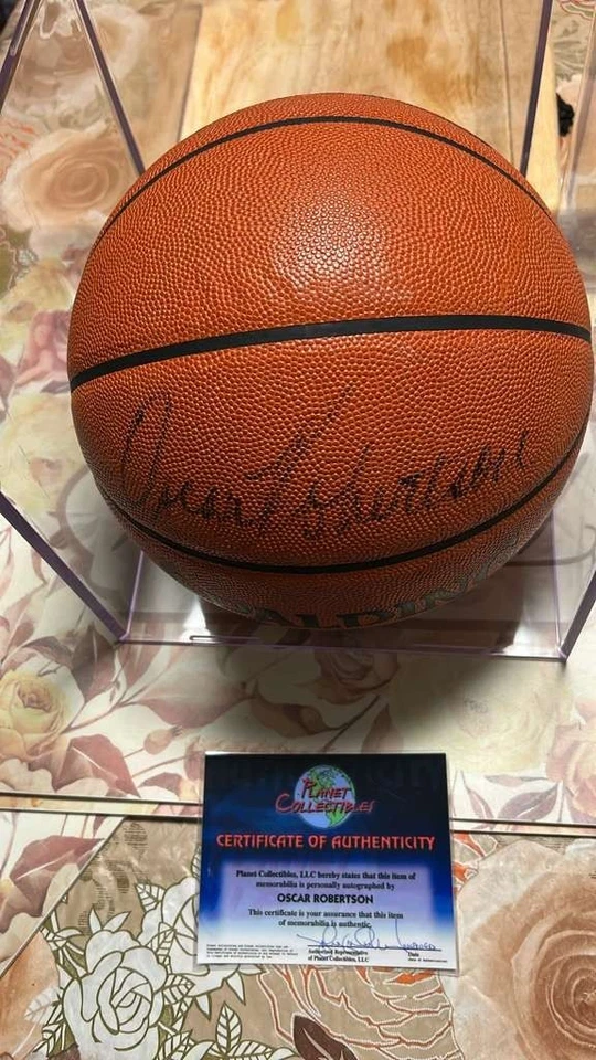 奥斯卡·罗伯逊签名斯伯丁 NBA 篮球正品认证 — 第 3/3 张图片