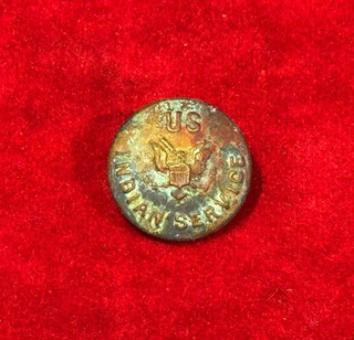 GREAT INDIAN WARS ERA U.S. INDIAN SERVICE COAT SIZE BUTTON / GREAT PATINA