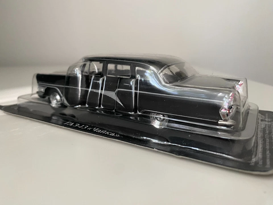 Diecast Soviet car GAZ 13 ГАЗ 13 Чайка DeAGOSTINI 1/43 Scale limousine - Image 4 of 4
