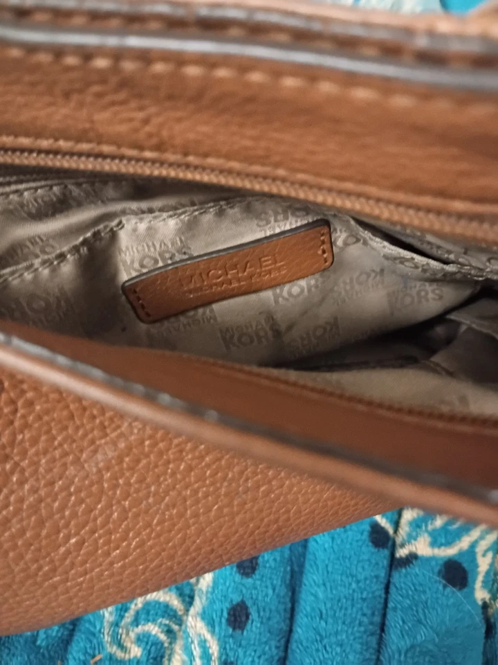 MIchael Kors Fulton 棕色卵石皮革中号信使斜挎包单肩包 — 第 2/4 张图片