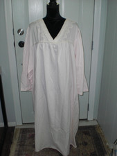 OSCAR de la RENTA Pink Label Preowned Size 3X  Pink w/ white Lace Nightgown