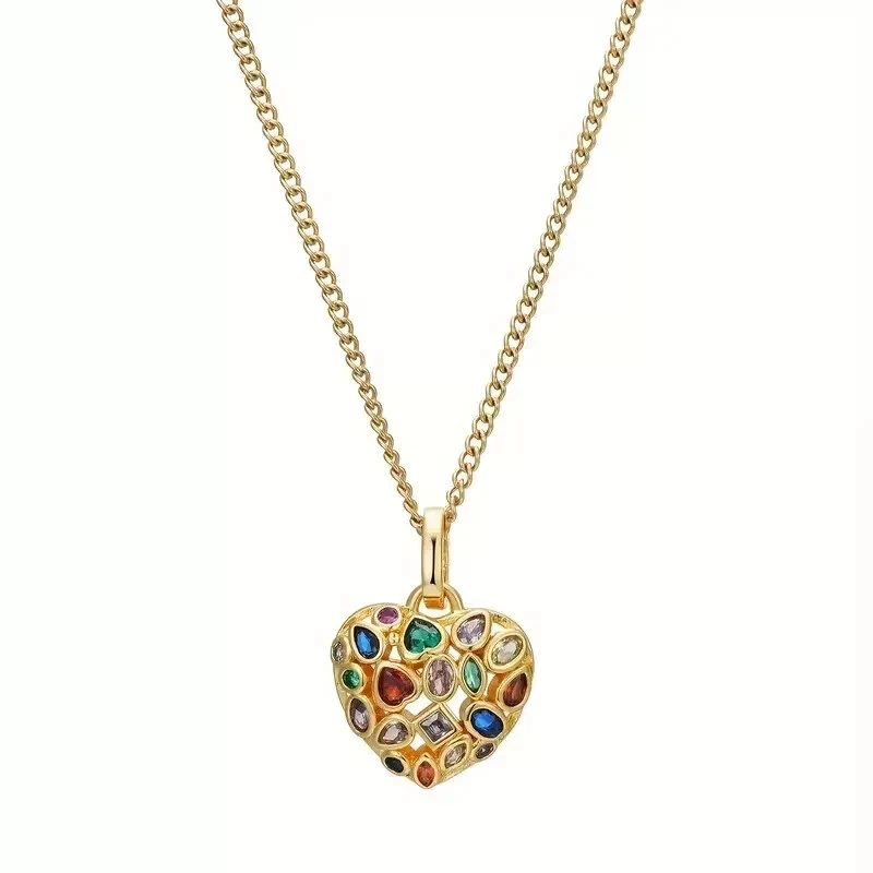 Colgante de belleza de granate rojo simulado de corazón de 2.00Ct para mujer chapado en oro amarillo de 14k Foto 3 de 4