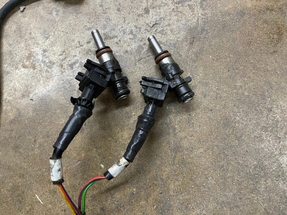 Inyector clásico amarillo Polaris Switchback 900 IQ 700 Dragon 600 RMK 05 06 07-21 Foto 4 de 4