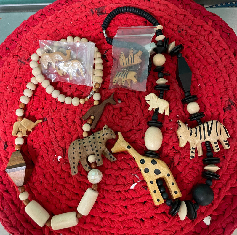 2 Vtg wood carved safari African animals necklaces w/matching earrings,30"
