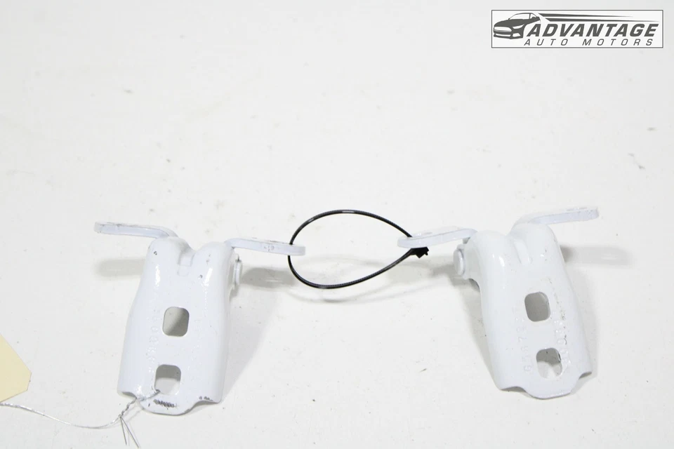 2019-2025 CHEVROLET BLAZER FRONT LEFT SIDE DOOR UPPER & LOWER HINGE SET OF 2 OEM - Image 3 of 4