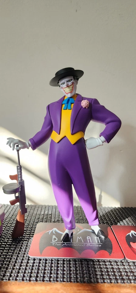 Kotobukiya Batman la Serie Animada Joker y Harley Quinn ArtFX+ Estatuas Foto 2 de 4