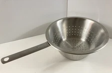 Vollrath 47960 Stainless Steel Strainer - 3 Quart - 10" x 4" - Handle - Hook