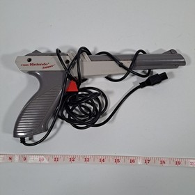 2 Original 1985 Nintendo NES Zapper Duck Hunt Gun NES-005 Orange & Gray