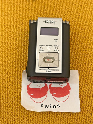 Roland Edirol R-09 Digital Audio USB MP3 Recorder 24 Bit Wave Schwarz USB