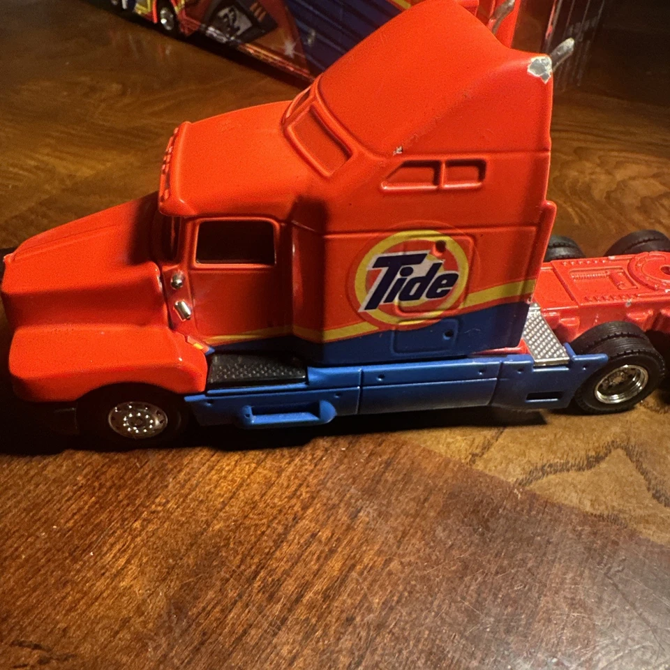 RARO 2003 NASCAR - Tide Transporter / Hauler - Ricky Craven #32 - 1/43 Foto 4 de 4