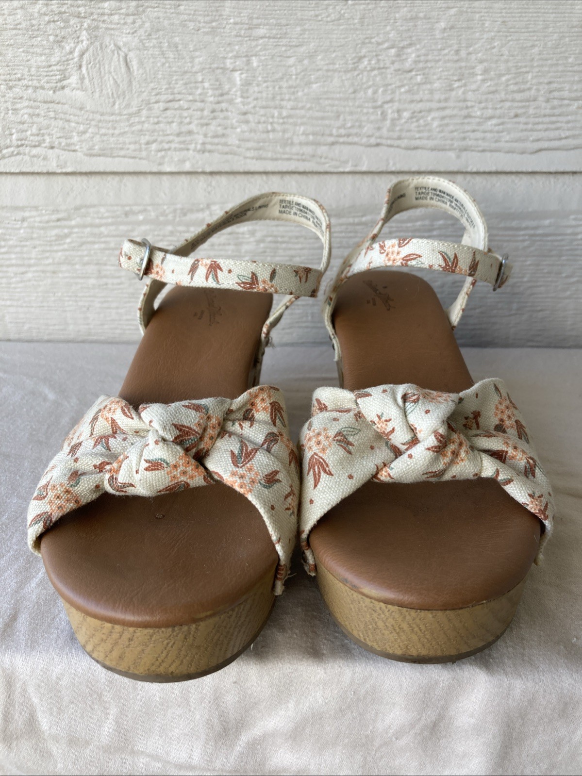 Universal Thread Platform Sandals Cream Floral Ca… - image 16