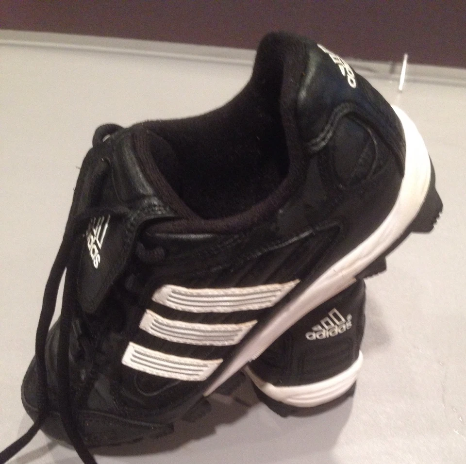 5 botines de fútbol Adidas Foto 3 de 4