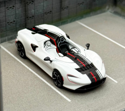 LCD 1:64 White Elva Convertible Racing Sports Model Diecast Metal Car