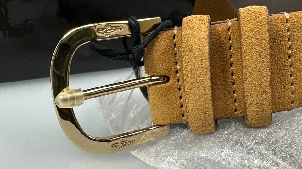 NUEVO CINTURÓN DE GAMUZA COÑAC CESARE PACIOTTI METAL CEPILLADO HEBILLA DORADA TALLA 115 CM ~ $250 Foto 4 de 4