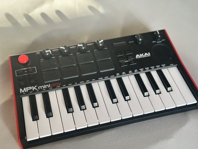 Akai Professional MPK Mini Play MK3 MIDI Keyboard 25 Tasten mit Lautsrecher
