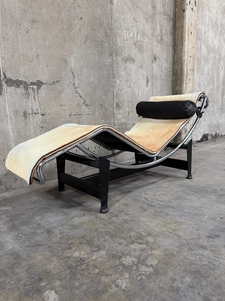 Vintage 1970s Cassina Le Corbusier LC4 Chaise Lounge Cowhide & Leather, Italy - Image 3 of 4