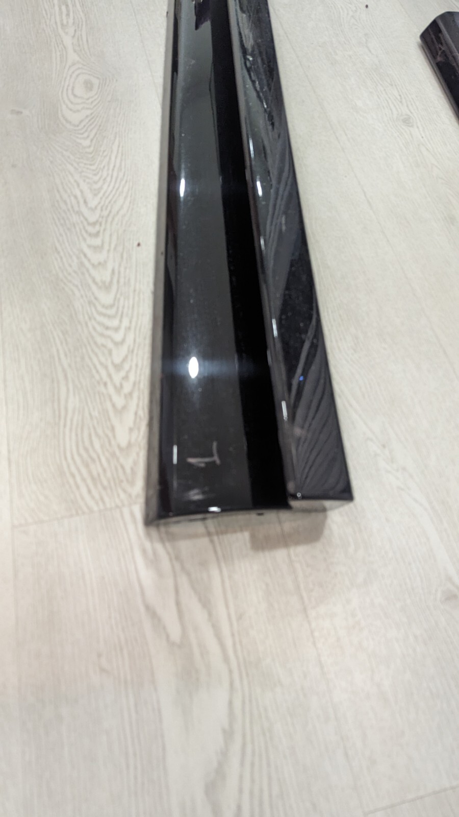 ASTON MARTIN DBX DOOR MOLDING RIGHT FRONT PASSENGER 2021 2022 MY83-23924-AA