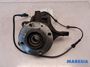 Achsschenkel links vorne Peugeot 2008 I  330776 P22302737