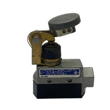 USED Micro Switch 15A 125,250,480 VAC Snap Action Limit Switch BZV6-2RN4