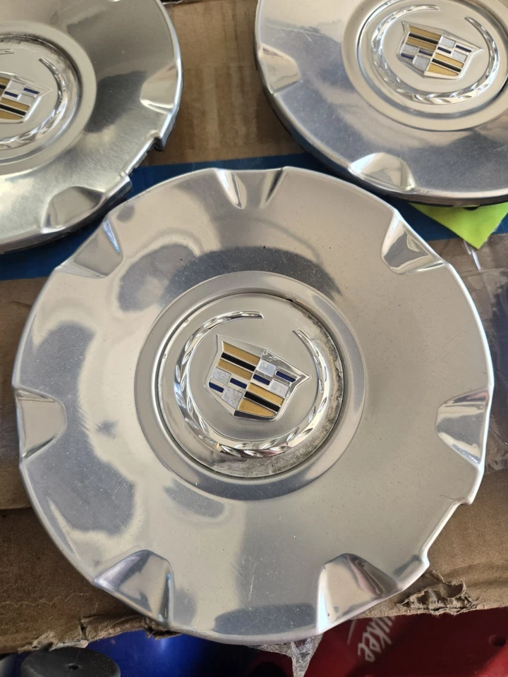 Juego de 4 tapacubos centrales de rueda cromados de 17" OEM 2005-2011 Cadillac STS  Foto 3 de 4