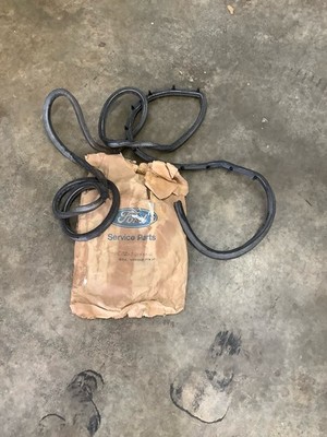 NOS 1961-66 Ford F100/250/350 RH Door Weatherstrip C1TZ-8120530-A