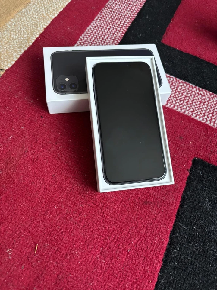 Apple iPhone 11 64gb Black Unlocked Boxed  - Image 2 of 4