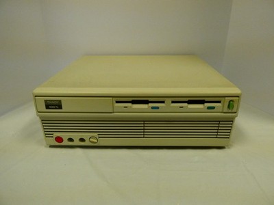 Vintage Tandy 1000 TL MPN:25-1601 Computer Powers On! Sold As Is!