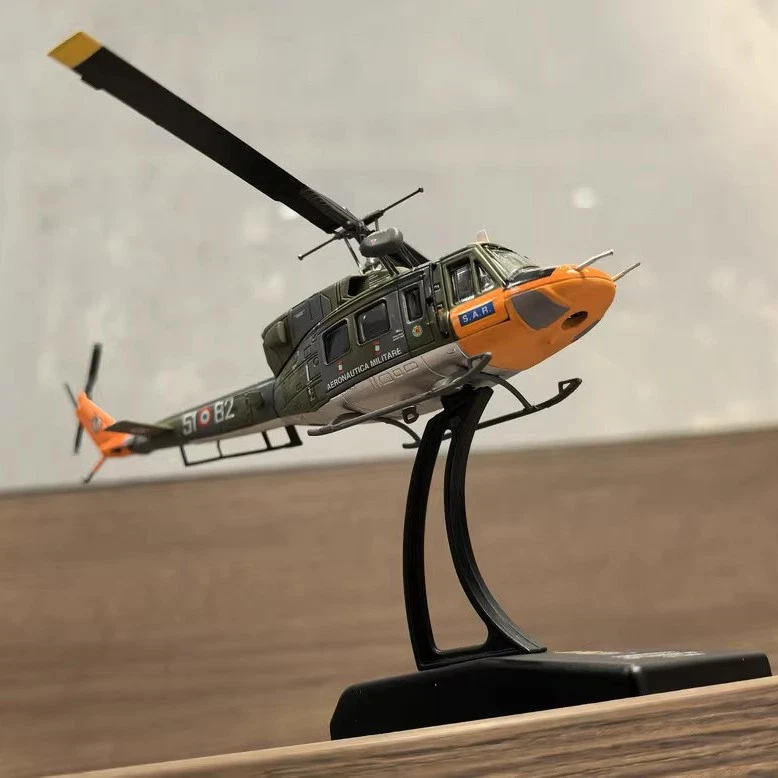 1:100 Diecast Military Model Italian Agusta-Bell AB.212 Helicopter Collection - Image 3 of 4