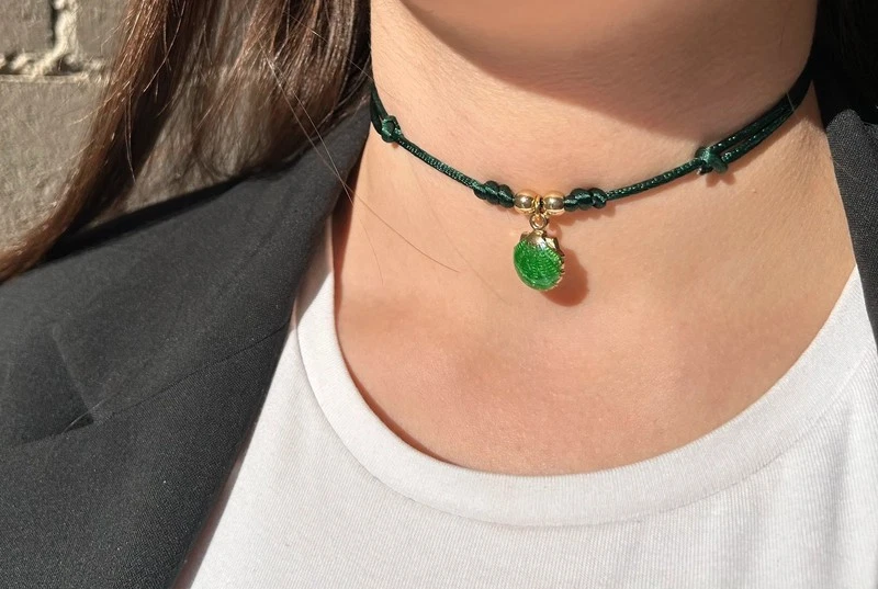 Collana girocollo choker verde conchiglia smalto verde donna ragazza - Immagine 2 di 4