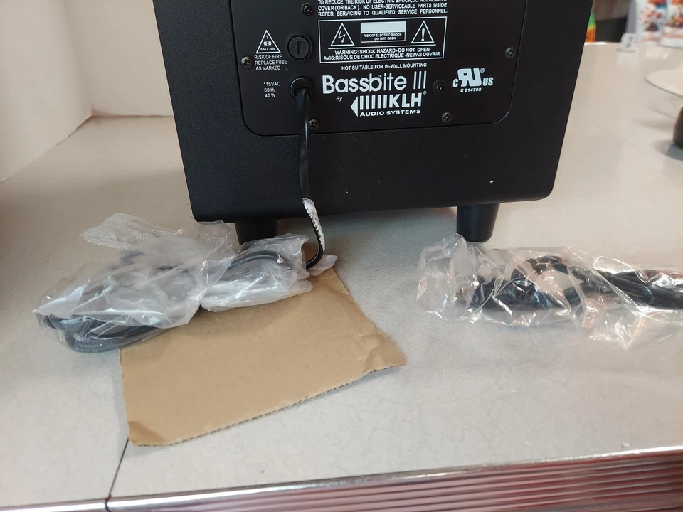 Nuevo subwoofer alimentado BassBite V de caja abierta KLH Audio Systems negro  Foto 2 de 4